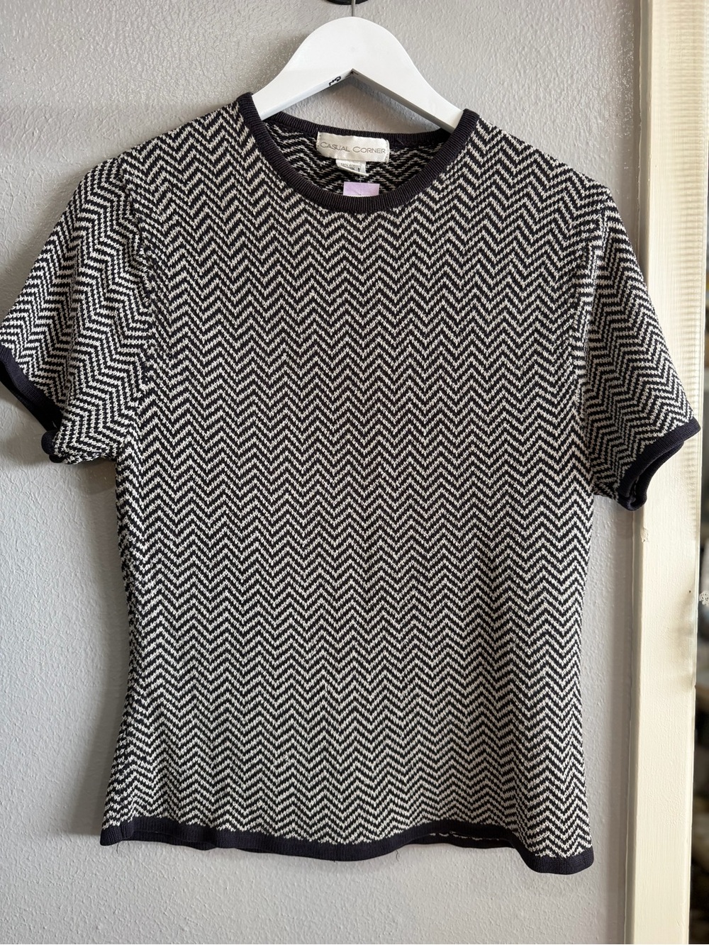 Casual Corner Black and White Chevron Knit Short Sleeve Top